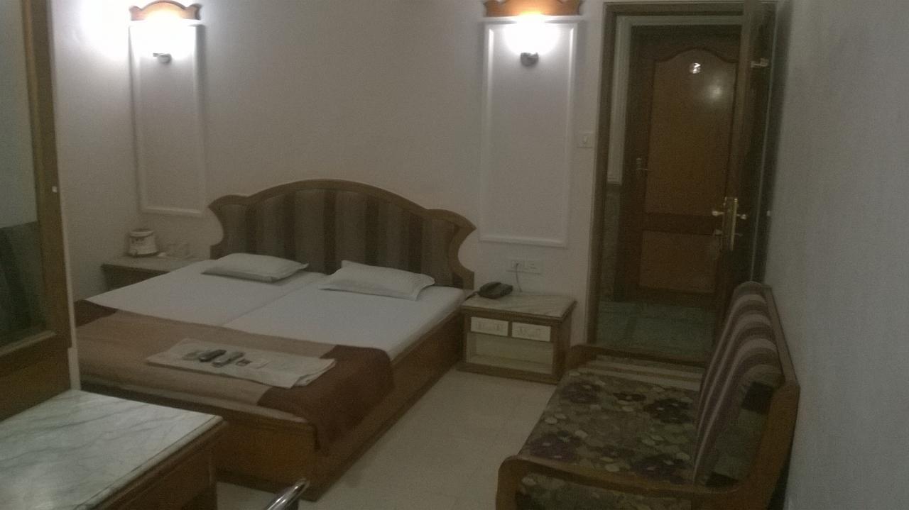 Hotel Unnati Ahmedabad Eksteriør bilde