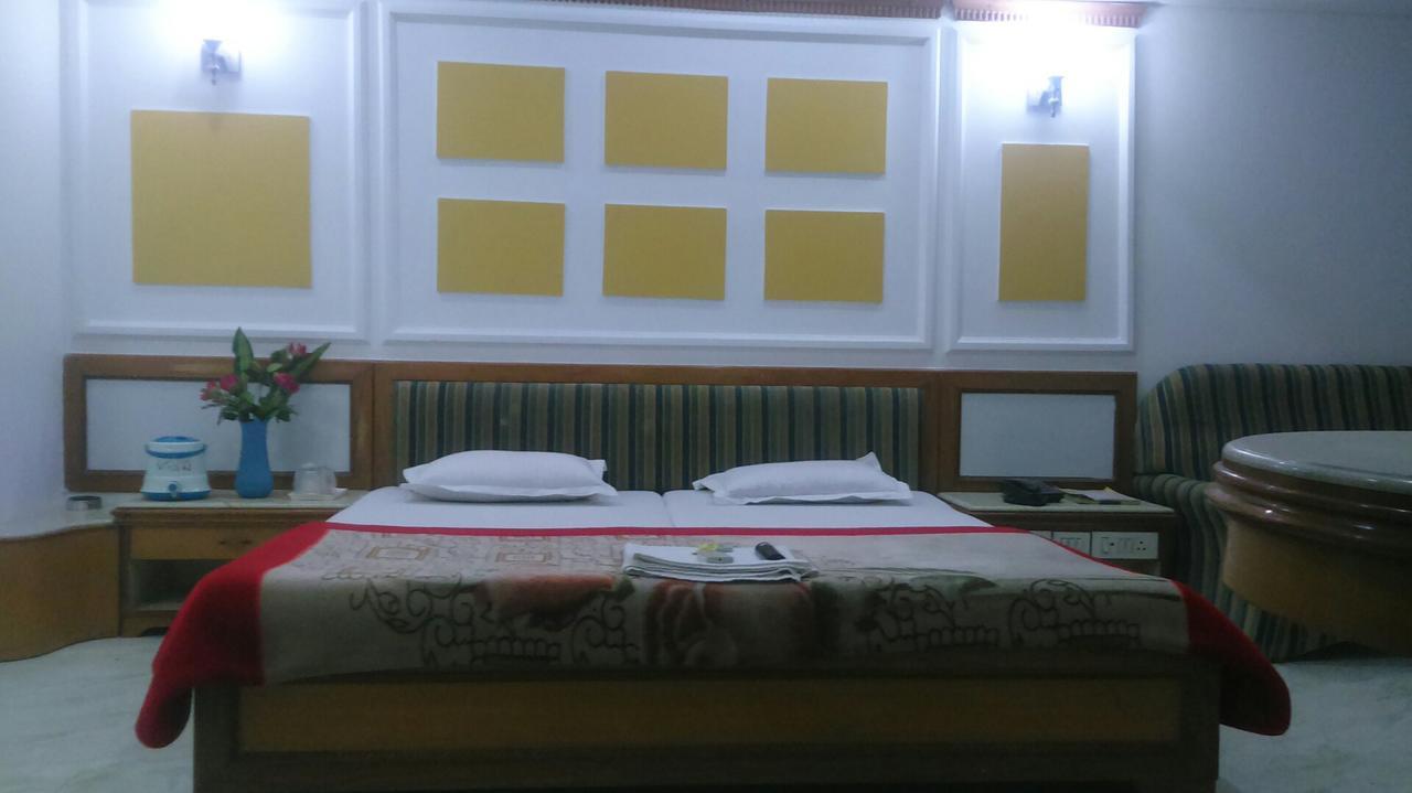 Hotel Unnati Ahmedabad Eksteriør bilde