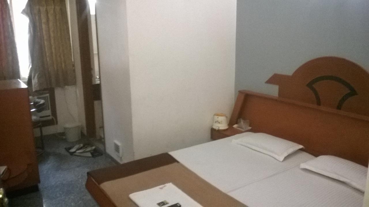 Hotel Unnati Ahmedabad Eksteriør bilde
